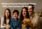 Famille marocaine regardant la télévision à la maison grâce à une connexion Internet domicile rapide et stable : fibre optique, 5G ou ADSL au Maroc en 2025